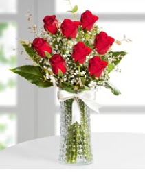 7 Adet vazoda kırmızı gül sevgiliye özel  Mardin çiçek siparişi sitesi 
