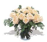11 adet beyaz gül vazoda  Mardin İnternetten çiçek siparişi 