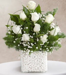 9 beyaz gül vazosu  Mardin çiçek satışı 