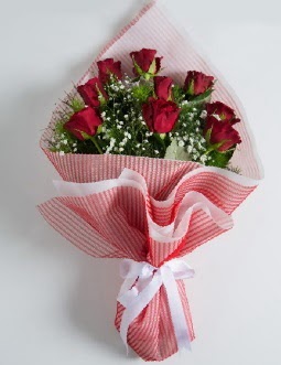 9 adet kırmızı gülden buket  Mardin çiçek satışı 